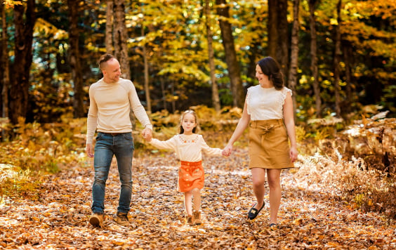 family-autumn-walk-564x356