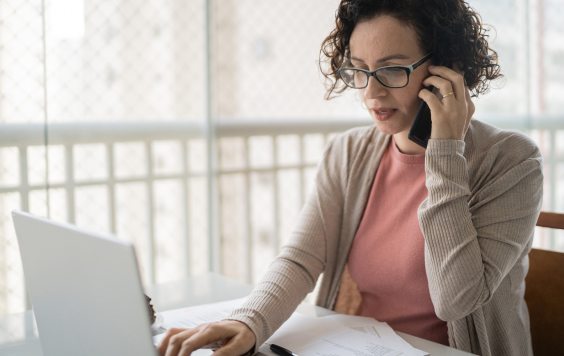 Lady on the phone in front of a laptop