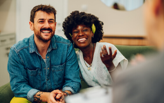 couple-smiling-995x511