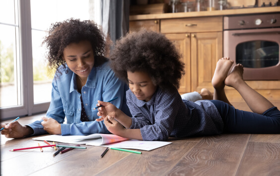 little-boy-studying-with-his-mom-995x511