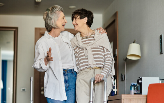 happy-elderly-couple-indoors-995x511